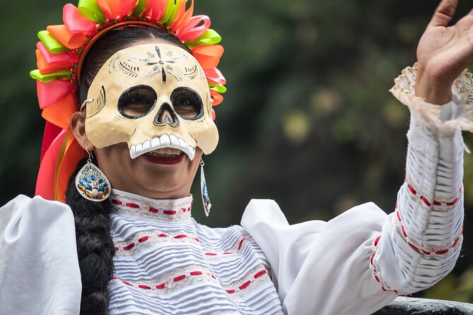 Day of the Dead Tour in Mexico City - Inside a Mexico City cemetery after dark