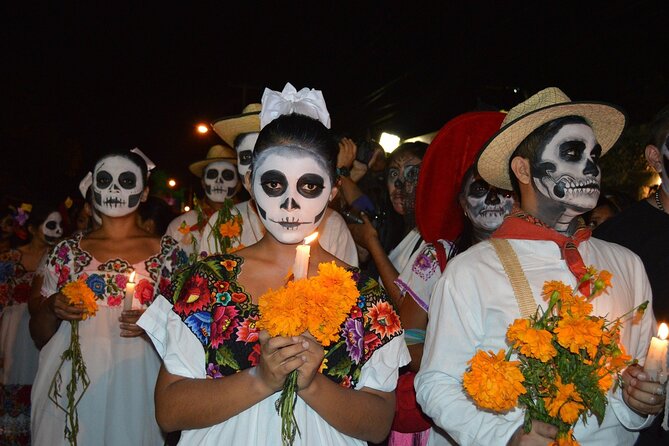 Day of the Dead Tour in Mexico City - The city ride from Reforma to the cemetery