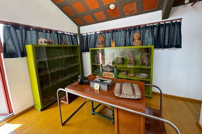 Diego Rivera Frida Kahlo Studio House Tour - Arriving at the San Ángel Inn museum