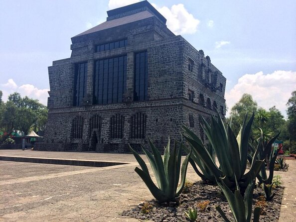 Diego Rivera Studio & UNAM Murals Tour with Admission Tickets - Two very different views of Mexican art