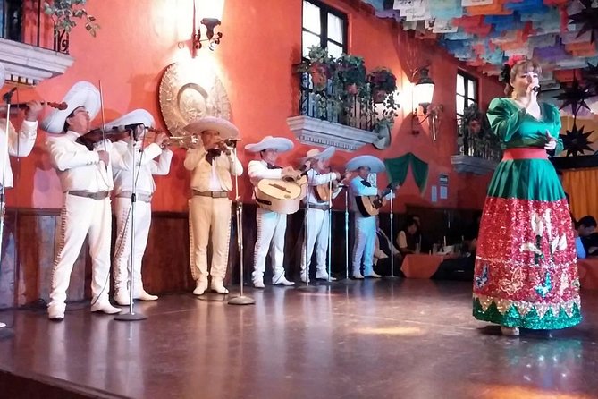 Dinner at a panoramic restaurant and show at Plaza de los Mariachis - How to get the most from the four hours