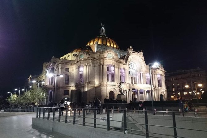 Discover Mexico City by Bike: Chapultepec to Downtown Tour! - Arriving among the monuments of Centro Histórico