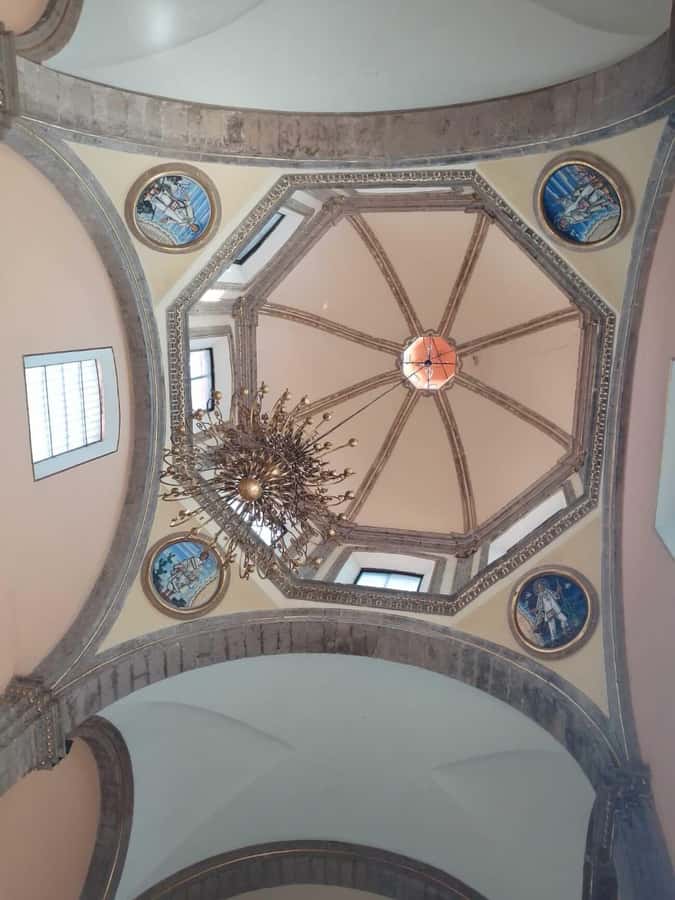 Discover the iconic Basilica of Guadalupe in Mexico City. - The Sacred Art Museum