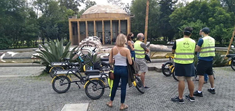 Electric Bike City Tour with a taco stop. - Roma, Condesa, and the first look at local life