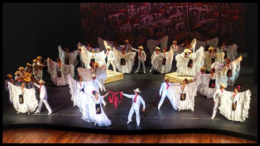 Enjoy the Folkloric Ballet at the Palacio de Bellas Artes - A one-hour portrait of Mexico through dance