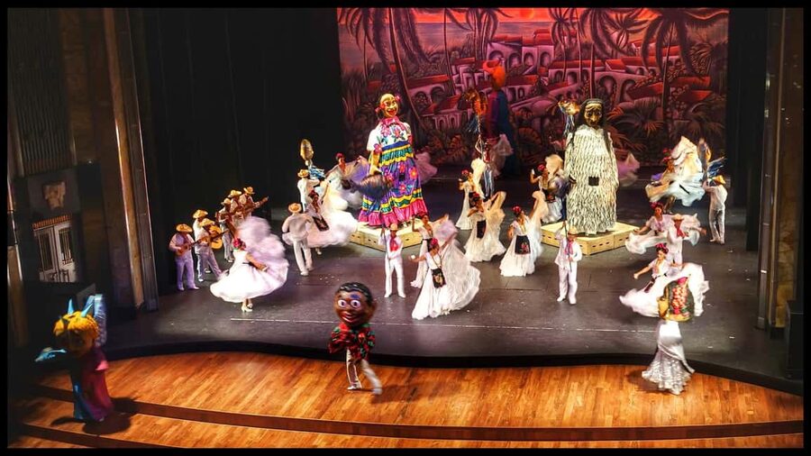Enjoy the Folkloric Ballet at the Palacio de Bellas Artes - Seats, timing, and the price