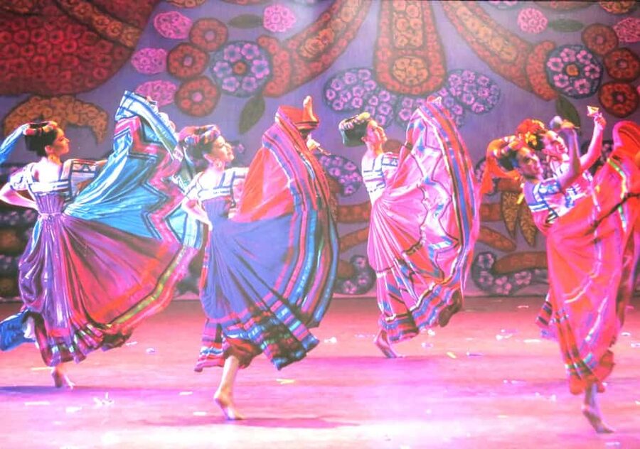 Enjoy the Folkloric Ballet at the Palacio de Bellas Artes - Practical preparation before the curtain