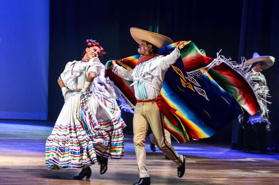 Enjoy the Folkloric Ballet at the Palacio de Bellas Artes - What the performance includes