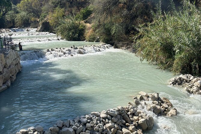 Exclusive Full-Day Tolantongo & La Gloria Hot Springs Adventure - What the small-group guide service adds