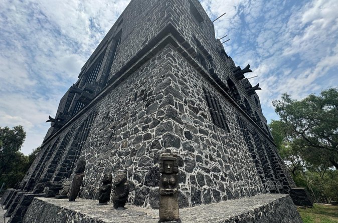 EXCLUSIVE TOUR at Diego Rivera Anahuacalli Museum - Small Groups - The main drawback: meeting details need your attention
