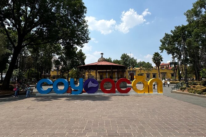 EXCLUSIVE TOUR Frida Kahlo, Coyoacan and Xochimilco - small groups - Who will get the most from this day