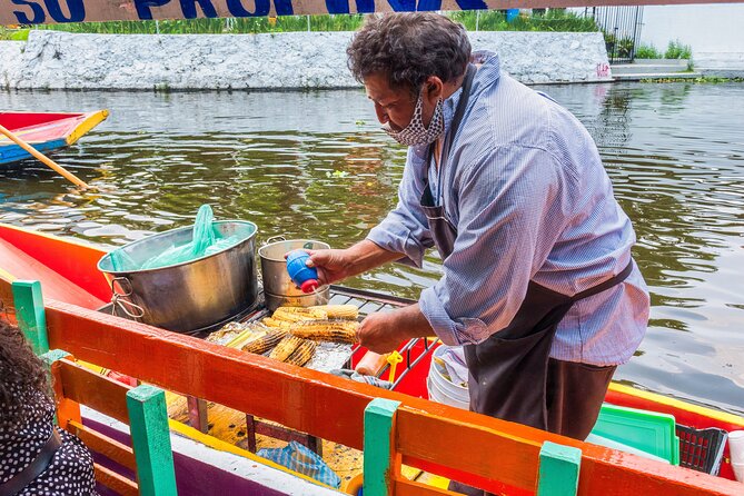EXCLUSIVE TOUR Frida Kahlo, Coyoacan and Xochimilco - small groups - A guided walk through central Coyoacán