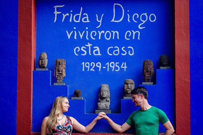 EXCLUSIVE TOUR Frida Kahlo Museum - SMALL GROUPS - Meeting at the café near the museum