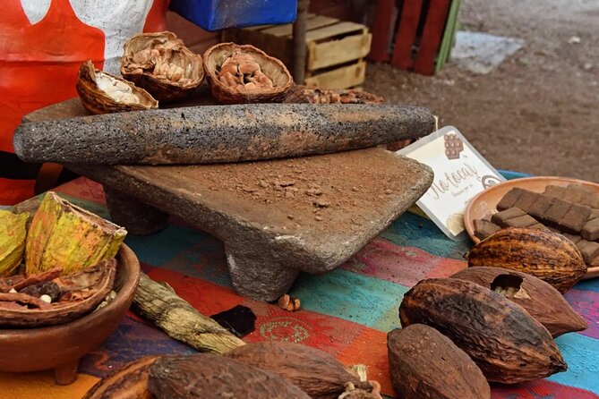 Exclusive Tour in Teotihuacan, Breakfast in the Cave and CDMX pick-up - Chocolate, chili, and the cacao workshop
