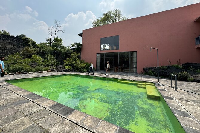 EXCLUSIVE TOUR Luis Barragán Casa Pedregal - small groups - Gardens, volcanic rock, and the outdoor rooms