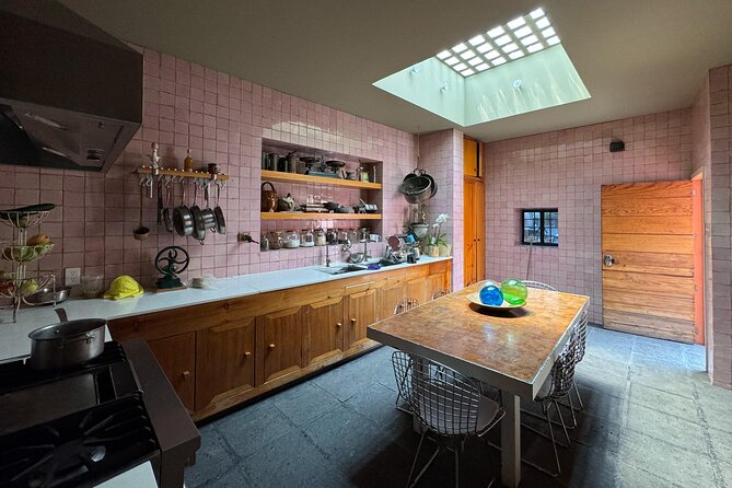 EXCLUSIVE TOUR Luis Barragán Casa Pedregal - small groups - Inside the house, where color does the talking