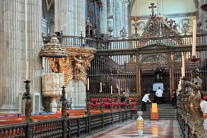 EXCLUSIVE TOUR Metropolitan Cathedral - Small Groups - Entering the Metropolitan Cathedral