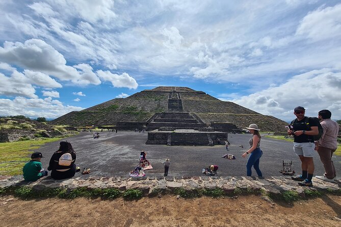 EXCLUSIVE TOUR Teotihuacán - Small Groups - The ride from Mexico City matters more than you might expect