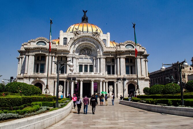 EXCLUSIVE TOUR to Palacio de Bellas Artes - small groups - Guide styles and the value of an English tour