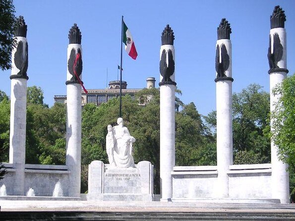 Explore Chapultepec & Mexico City sights by Bike - El Ángel and Mexico’s Independence