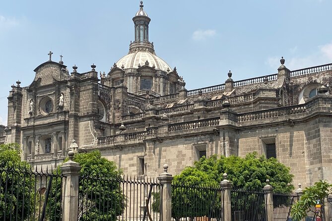Express Historic Center the must in two hours - The Metropolitan Cathedral and the feel of volcanic stone