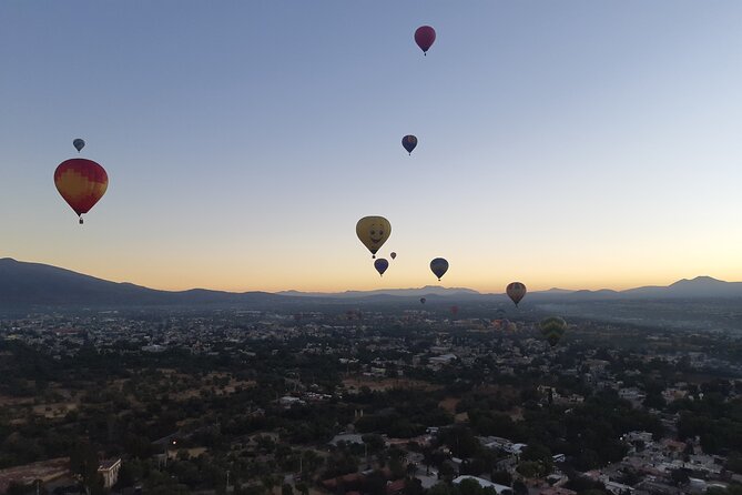 Flight in Globe, visit archaeological area, breakfast and transport - The 5:00 am pickup from Mexico City