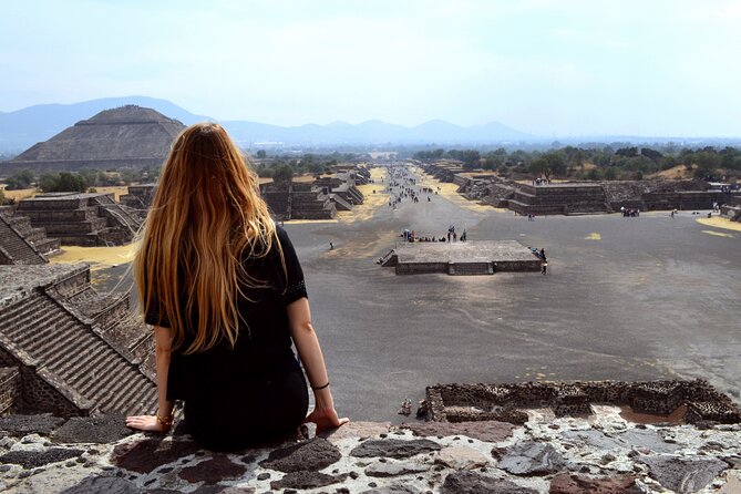 Flight + Transportation + Breakfast + Tour and Pyramid Ascent. - Transportation that keeps the morning moving