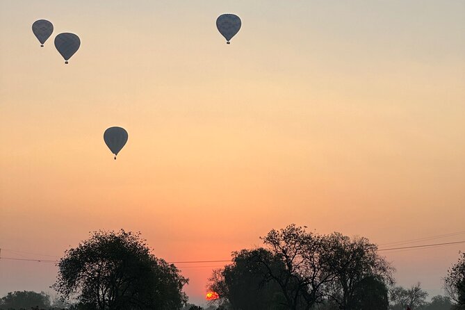 Fly by Teotihuacan Balloon / Private Transportation + Cave Breakfast - Breakfast in La Cueva adds a memorable second act