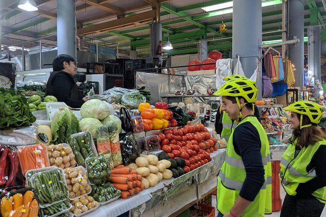 Foodie Lovers And Trendy CDMX E-bike Tour - The Mercado de Medellin food stop