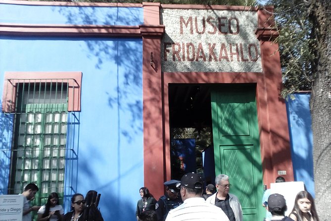 Frida Kahlo and Floating Gardens Tour with Transportation - Why this Mexico City art day works
