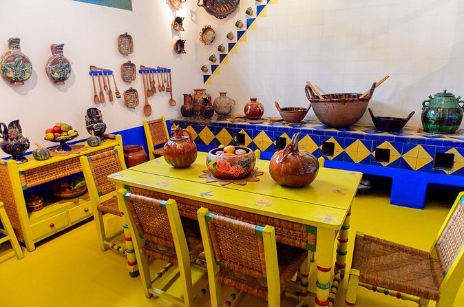Frida Khalo Museum with Transportation and Culinary Experience - How the small group affects the day