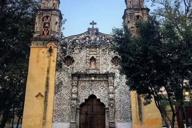 Frida's Heart Guided Biking Tour in Coyoacán - Riding through Coyoacán’s old neighborhoods