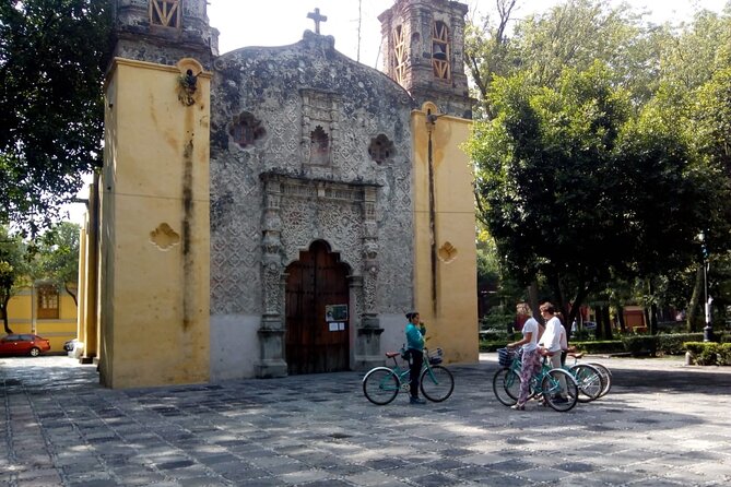 Frida's Heart Guided Biking Tour in Coyoacán - A Mexican street-food stop included in the price