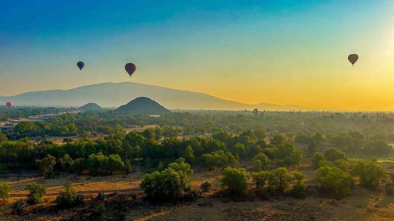 From CDMX: Hot air balloon ride, guided visits to Teotihuacan and Guadalupe - Obsidian, tequila, and the commercial side of the day