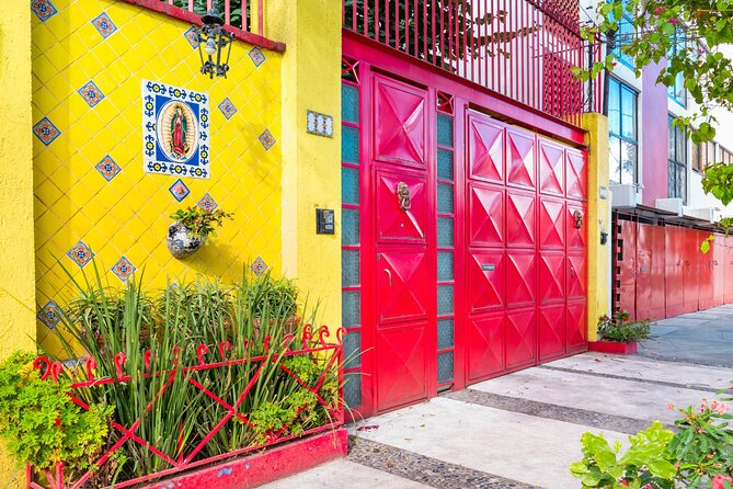 From cdmx: Tour in Coyoacan and Xochimilco all inclusive - Starting at Reforma at 9:00 a.m.