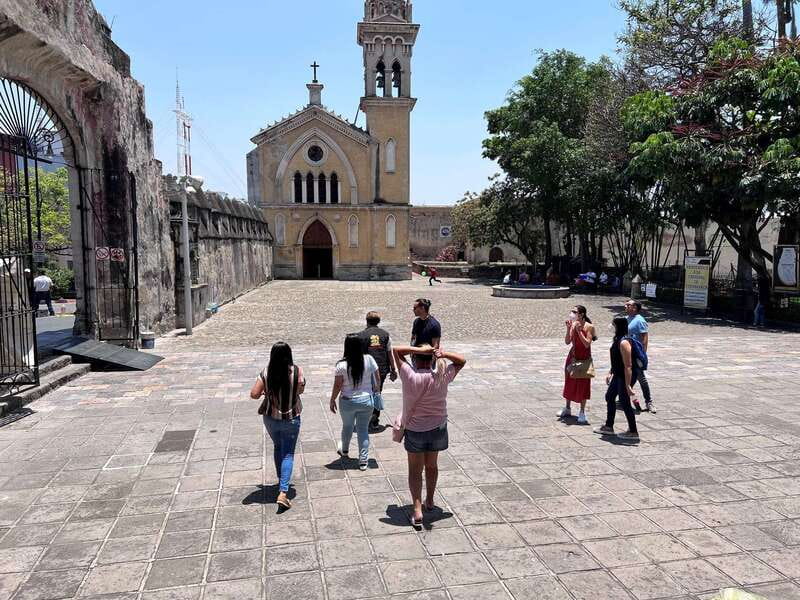 From Mexico City: 10-Hour Cuernavaca and Taxco Tour - What the guides and vehicle are like