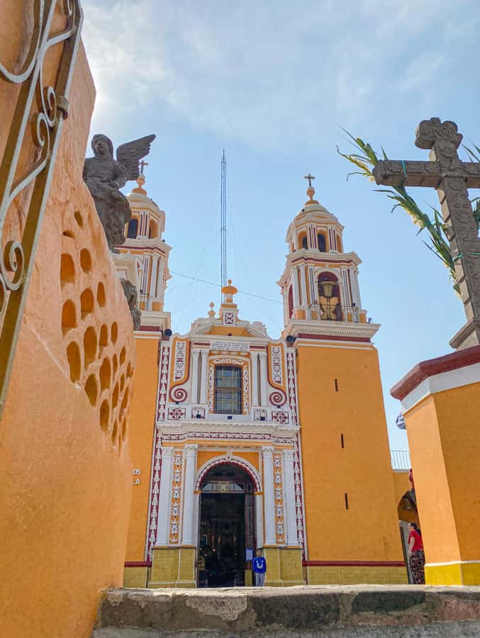 From Mexico City: One-day adventure: Puebla, Cholula, and Tonantzintla - Lunch, cemitas, and chiles en nogada