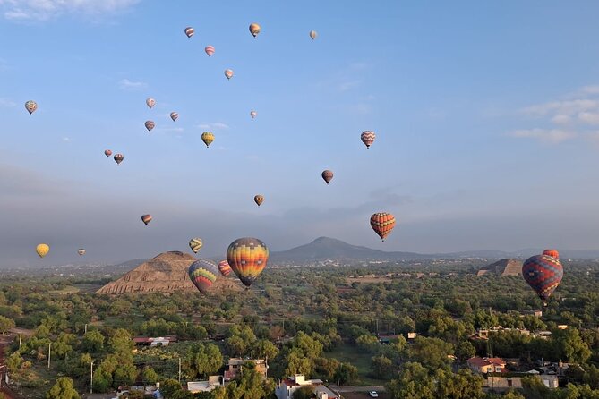 Full-Day Private Tour of Mexico City: Teotihuacan and Xochimilco - A very full day from pyramids to canals