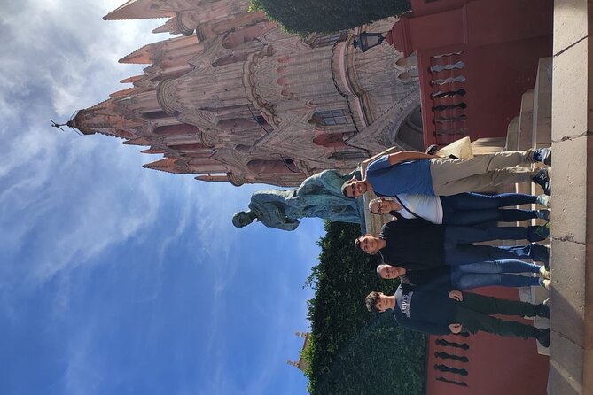 Full Day: San Miguel de Allende - English service and the guide question