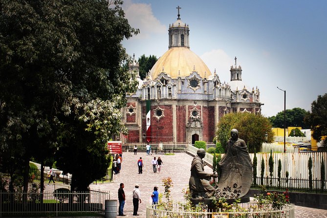 Full-Day Teotihuacan & Basilica Guadalupe Tour - Guides, drivers, and the group experience