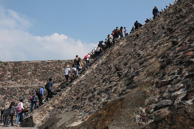 Full-Day Teotihuacan Hot Air Balloon Tour from Mexico City Including Transport - The 45-to-60-minute flight over the pyramids