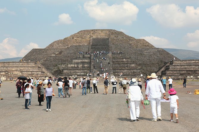 Full-Day Teotihuacan Hot Air Balloon Tour from Mexico City Including Transport - Landing, certificate, and the breakfast stop