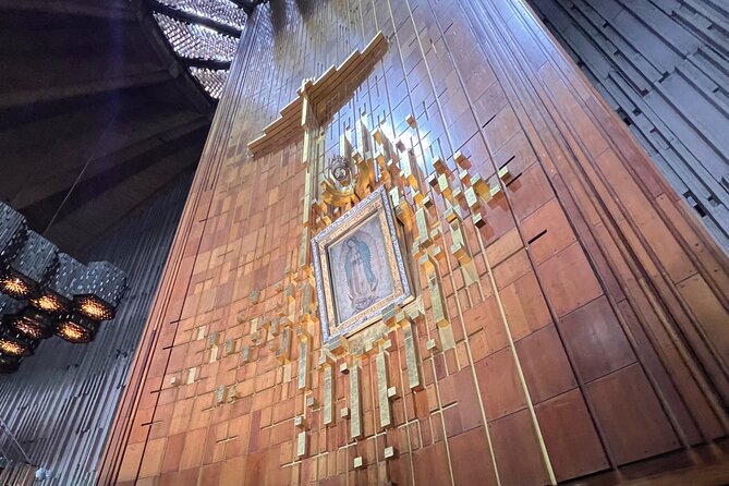Full Visit of the Virgin of Guadalupe's village in private tour - Riding the public bus to the shrine