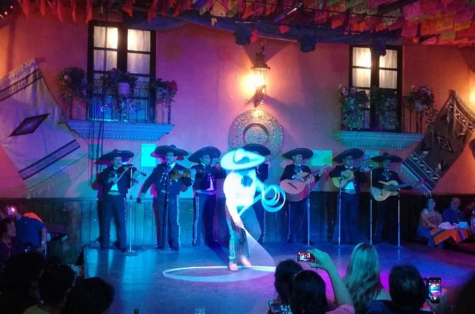 Garibaldi Night Tour - Guadalajara de Noche and the folkloric performance