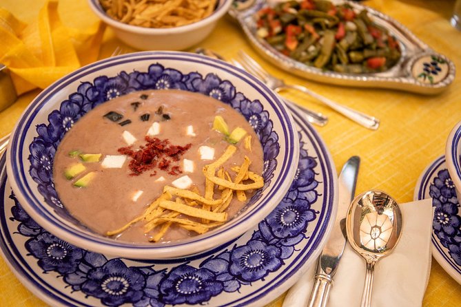 Gourmet Home Dining Experience in Mexico City with Margarita - The family table and the three-course menu