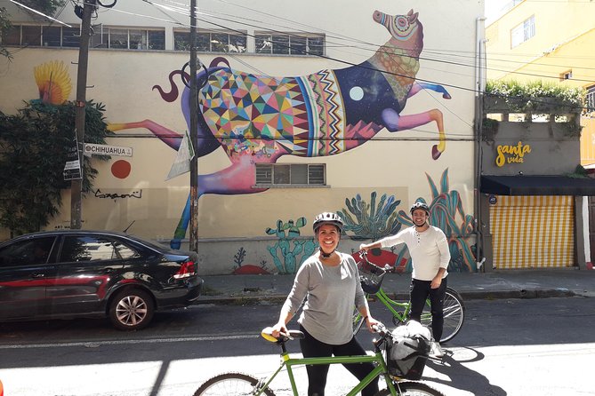 Graffiti & Urban Art Biketour w/ taco stop - Museo del Juguete Antiguo México and its graffiti-covered exterior