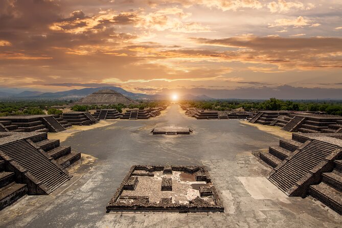 Guided Tour in Pyramids + Transportation + Breakfast in Cueva - Key points at a glance