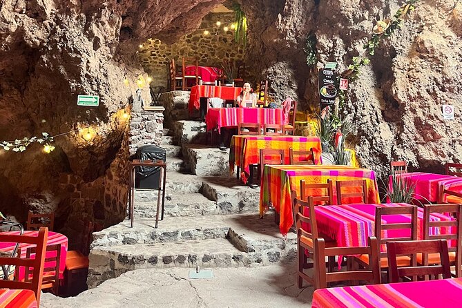 Guided Tour in Pyramids + Transportation + Breakfast in Cueva - Timing, meeting point, and return plan