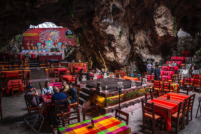 Guided tour in Teotihuacan + breakfast in Cueva + Transportation CDMX - A cave breakfast before the pyramids