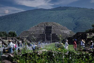 Guided tour in Teotihuacan + breakfast in Cueva + Transportation CDMX - Tlalocan, maguey, obsidian, and traditional drinks